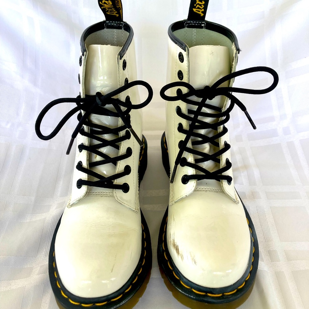 Dr. Martens Patent Lamper 1460 leather ankle boot, glossy white, 8-eye, size 7